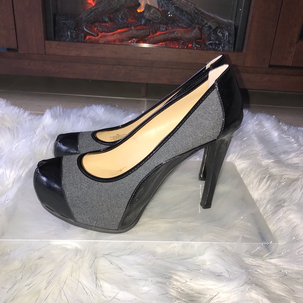 *Gianni Bini Grey/Black Platform Pump - Picture 7 of 8